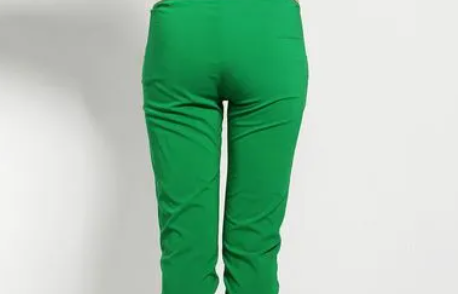 绿色裤子配什么上衣,绿色裤子配什么颜色的上衣好看图1