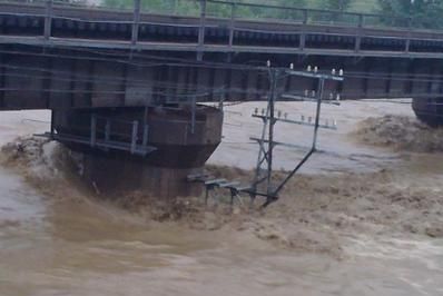 梦见下雨发大水路被淹的预兆是什么