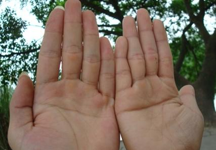 双手断掌代表着什么意思代表性格固执倔强,双手断掌纹的男人有什么说法图2