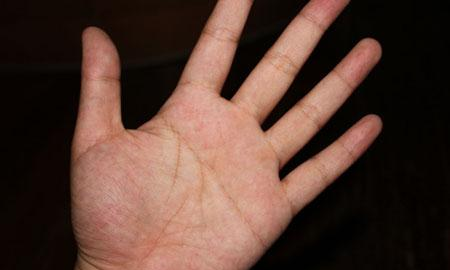 双手断掌代表着什么意思代表性格固执倔强,双手断掌纹的男人有什么说法图3