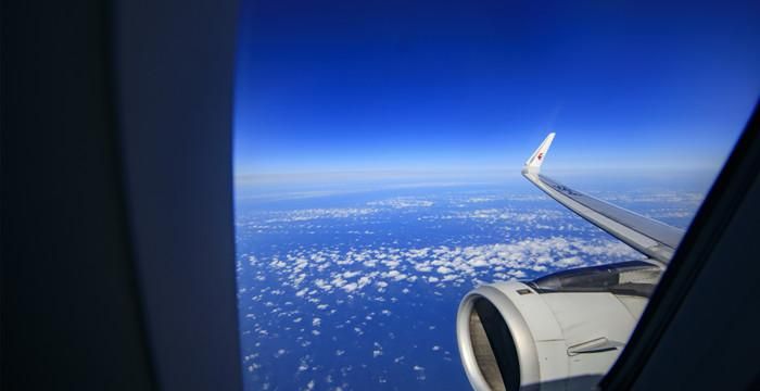 梦见自己坐在飞机的机身上的预兆是什么
