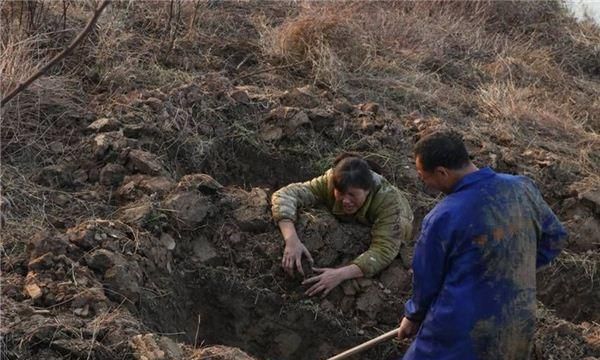 梦见挖坟坑又添土有啥预兆吗